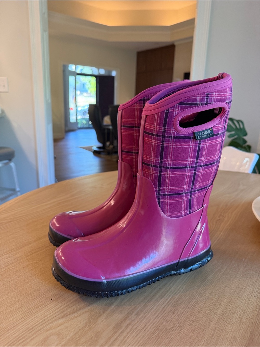 Bogs Kids' Classic Winter Plaid Waterproof Boots size Youth 6